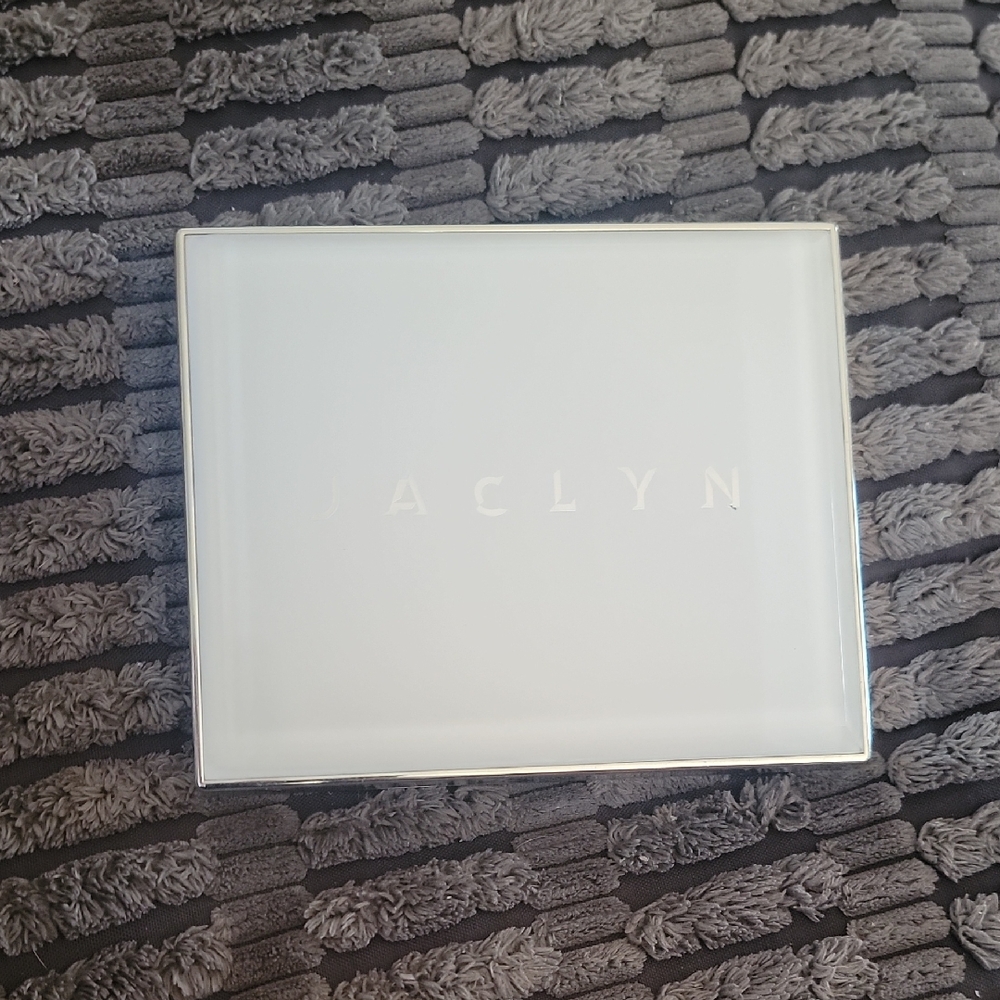 Jaclyn White Makeup Compact